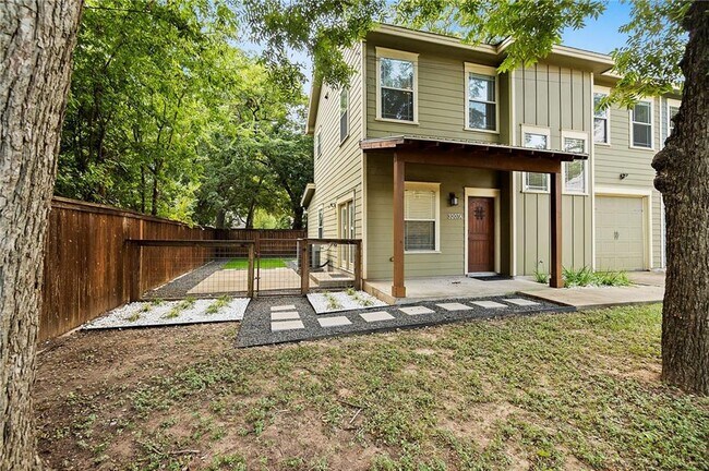 Building Photo - 3207 Holton St