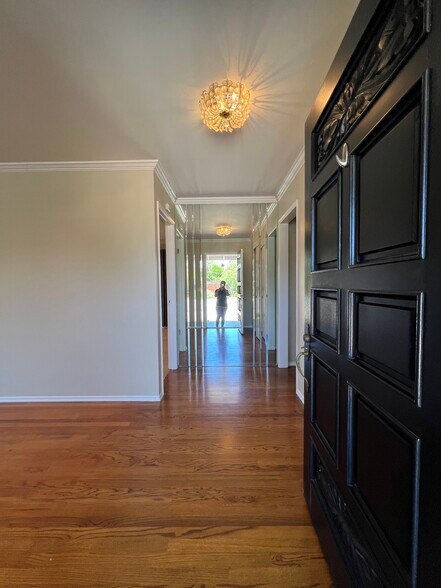Building Photo - 1159 Runnymede Dr