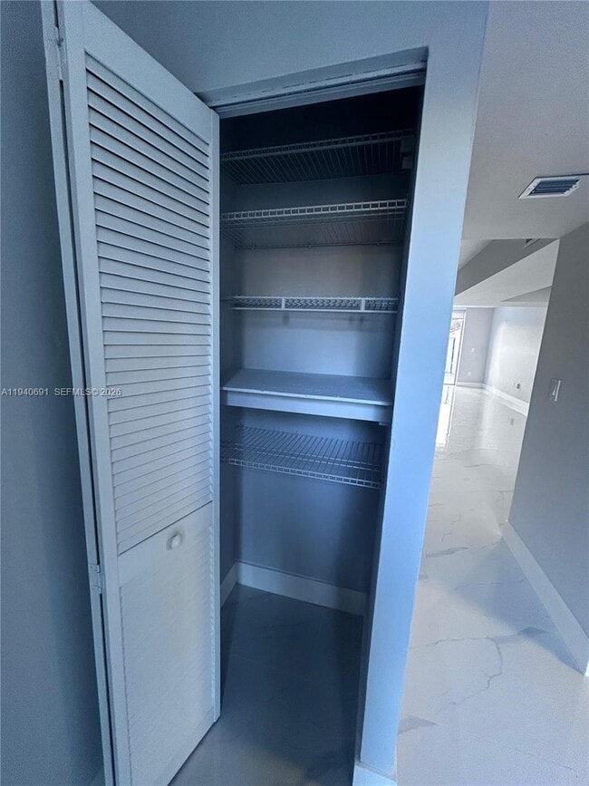 Building Photo - 3820 W 9th Way