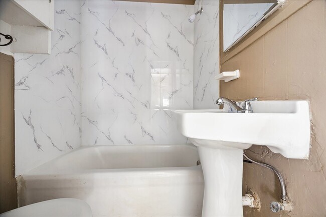 Building Photo - 2510 Kingston St