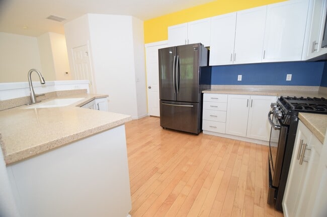 Building Photo - 432 NE 57th Ave