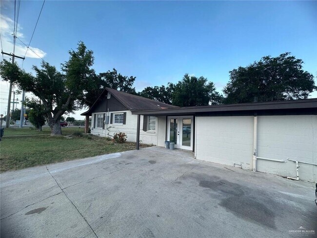 Building Photo - 700 E Sam Houston Blvd