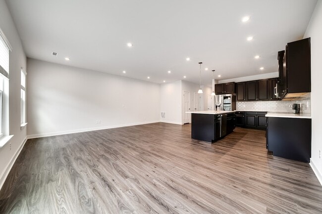 Building Photo - 645 Exmoor Dr