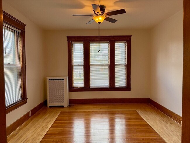 Building Photo - 271-273-273 Pleasant St