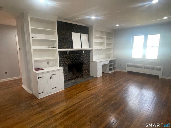 Building Photo - 521 Mill St