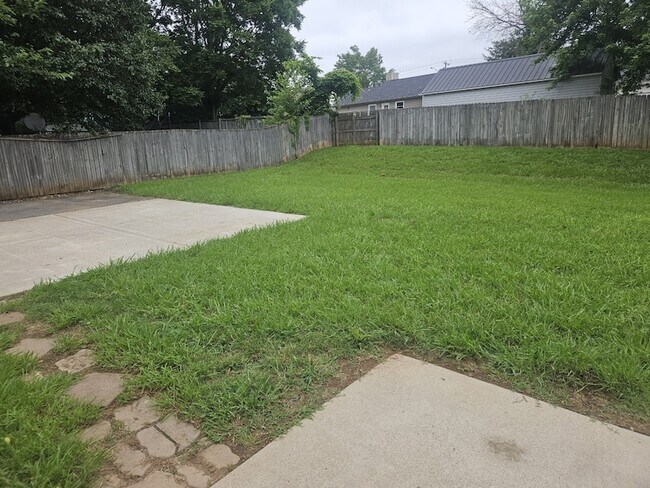 Building Photo - 1911 Pecan Ridge Dr