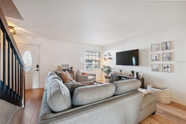 Building Photo - 4821 W McElroy Ave