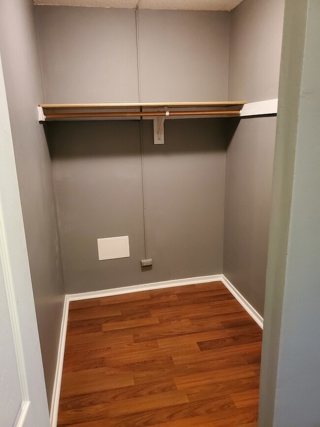 Building Photo - 899 S Plymouth Ct