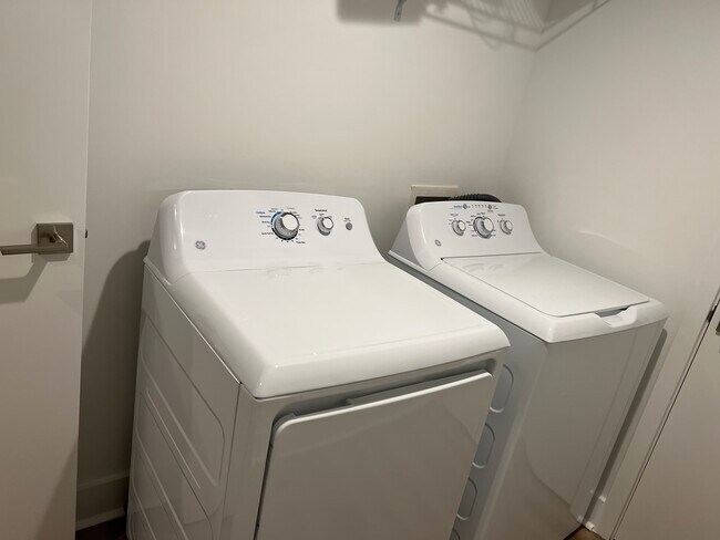 Building Photo - 1118 Nova St