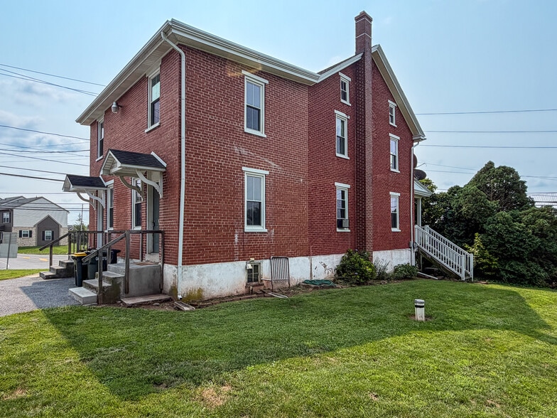 Building Photo - 504 Fivepointville Rd