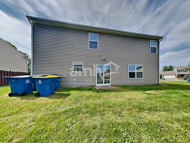 Building Photo - 2219 S Briarwood Dr