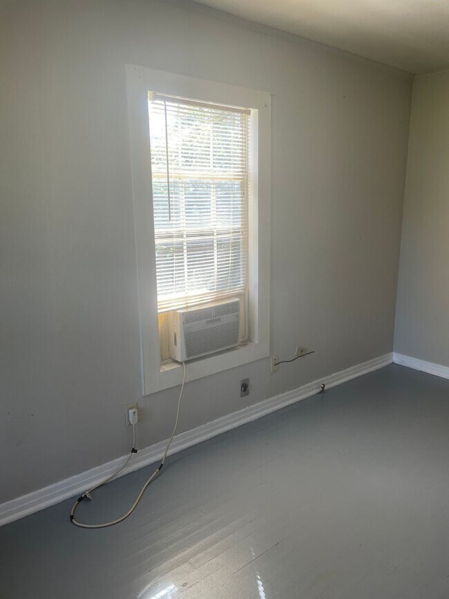 Building Photo - 706 Carrollton St