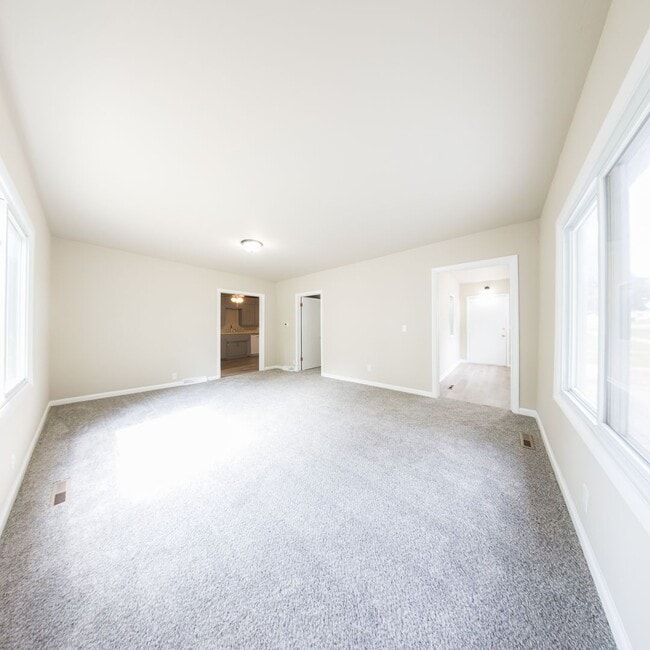 Building Photo - 3 Bedroom 2 Bath Home Conrad Iowa