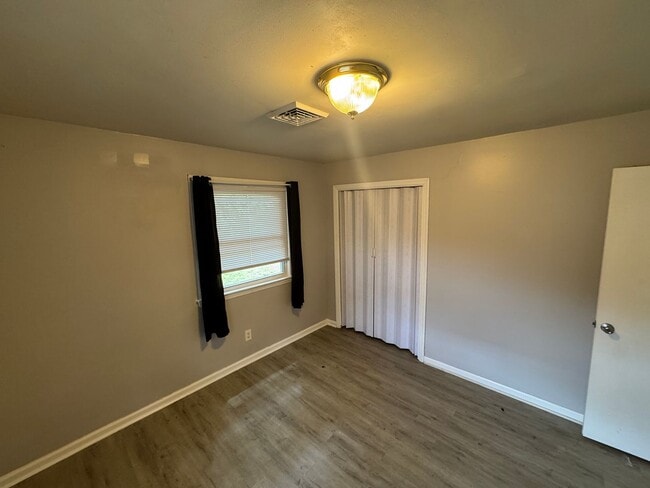 Building Photo - One Month Free Rent with 2 Year Lease! Ren...