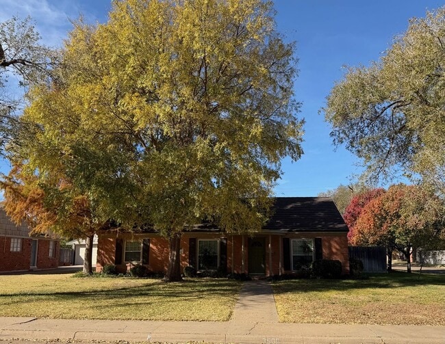 Building Photo - 3500 Patterson Dr