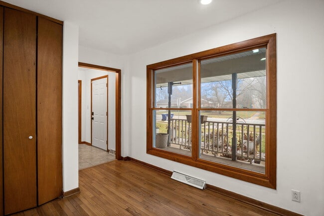 Building Photo - 235 Ridge Dr