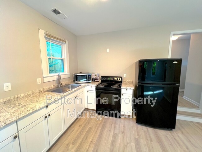 Building Photo - 613 1/2 Charlotte Ave