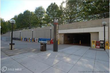 Building Photo - 2BD/2BA Condo in Flower Hill - near Shady Grove METRO!