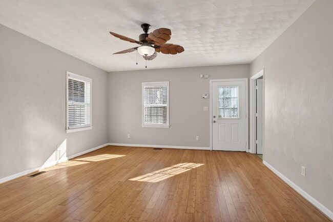 Building Photo - 2818 Tidewater Dr