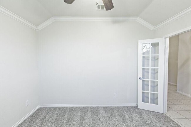 Building Photo - 5925 Silver Buckle Dr