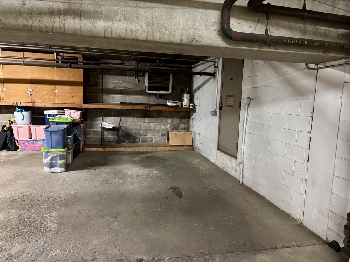 Building Photo - 255 Westview Dr