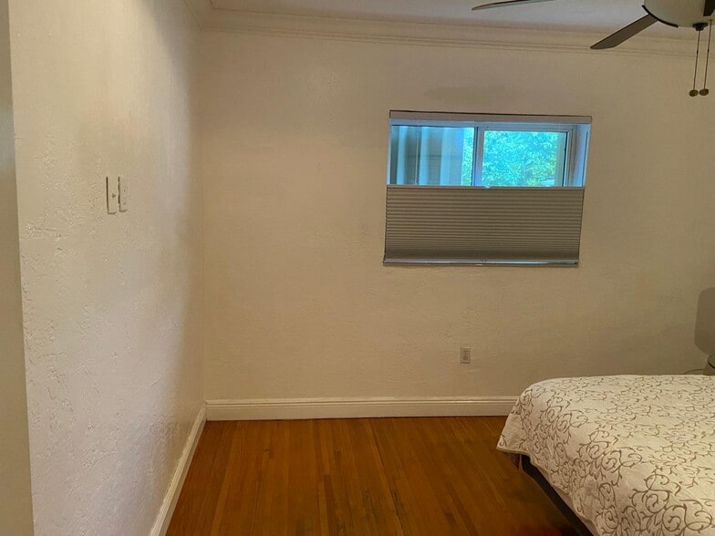 Building Photo - 3725 SW 60th Ct