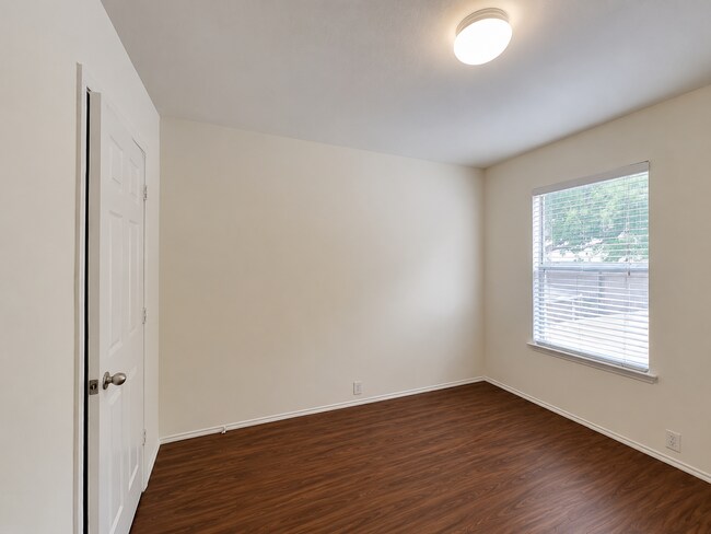 Building Photo - 10661 Traymore Dr