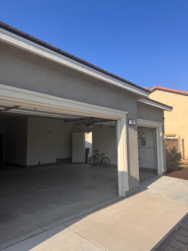 Building Photo - 539 Hydrangea St