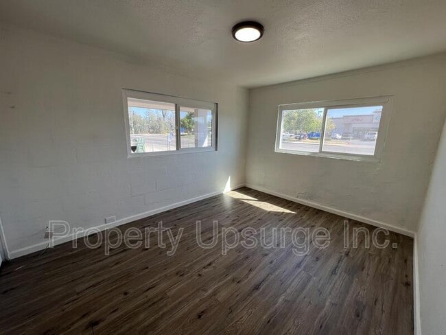 Building Photo - 1420 Lake Blvd