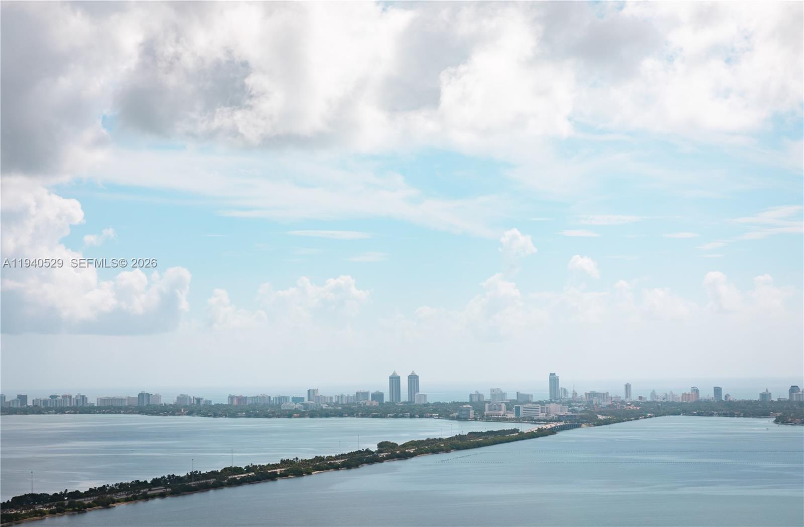 Building Photo - 700 NE 26th Ter