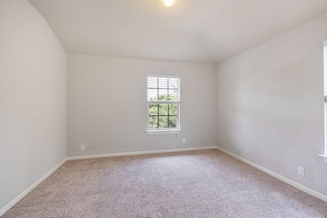 Building Photo - Beautiful 2-Bedroom, 2-Bath Condo in South...