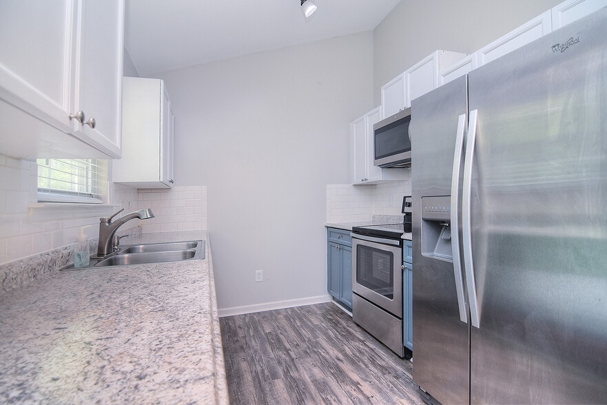 Kitchen - 6825 Sullins Rd