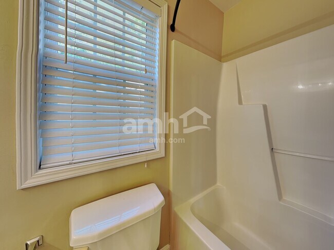 Building Photo - 832 Brookhannah Ct
