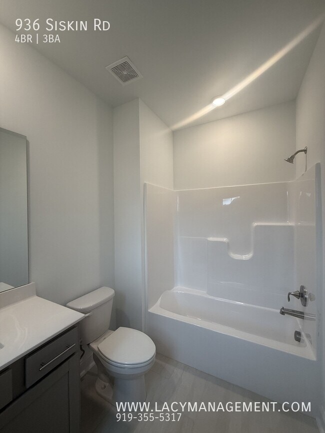Building Photo - 936 Siskin Rd