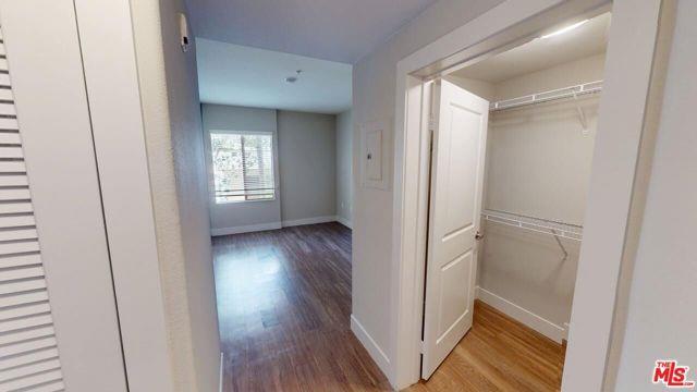 Primary Photo - 1040 Glendon Ave