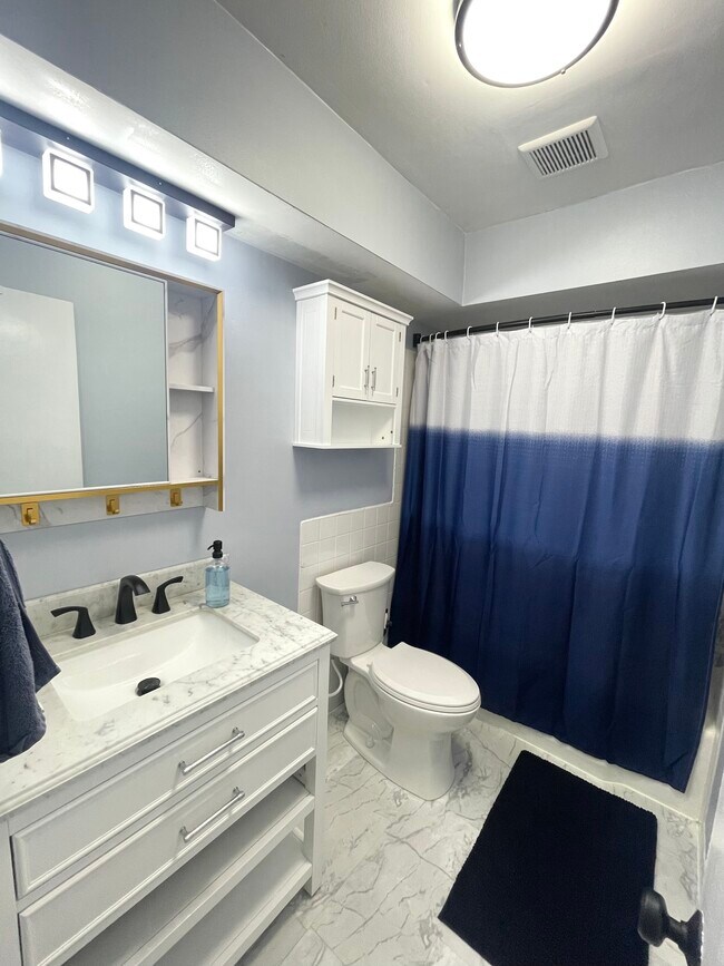 Building Photo - 7010 Carriage Hill Dr