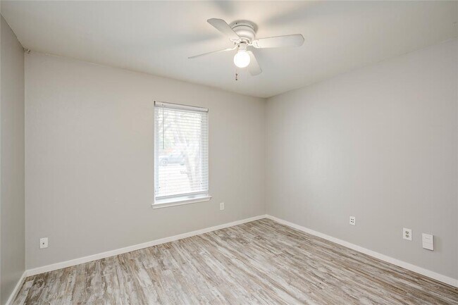 Building Photo - 8700 Soho Dr