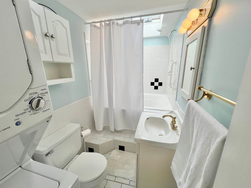 Building Photo - 1497 Ocean-3rd Floor