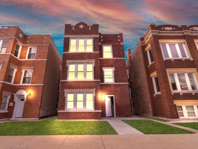 Primary Photo - 2118 S 59th Ave