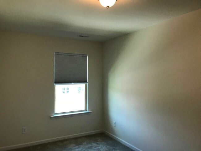 Building Photo - 1704 Shady Oaks Dr