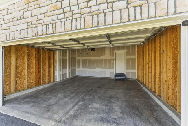 Building Photo - 1319 Theodore Dr
