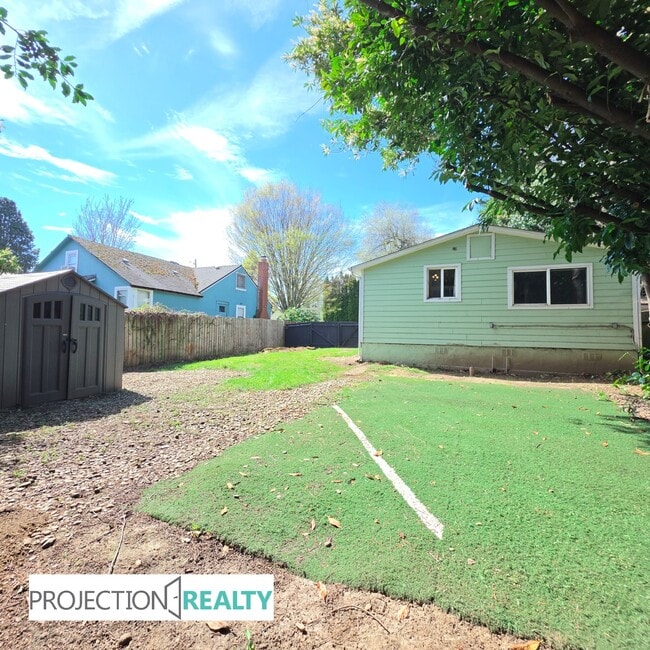 Building Photo - 4838 NE 99th Ave