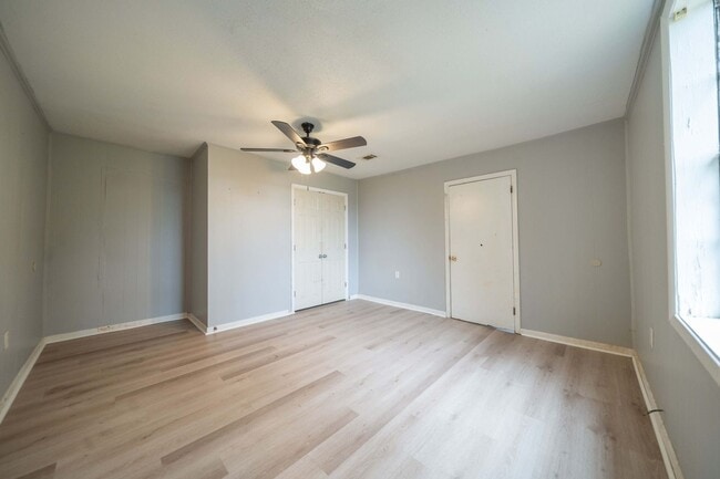 Building Photo - 807 Walnut St