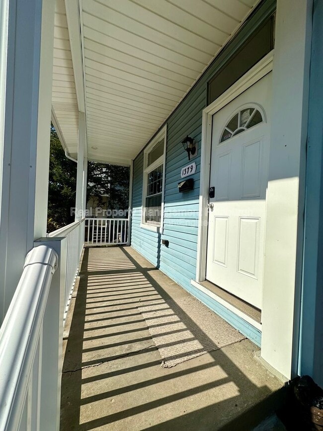 Building Photo - 1379 Paulson Ave