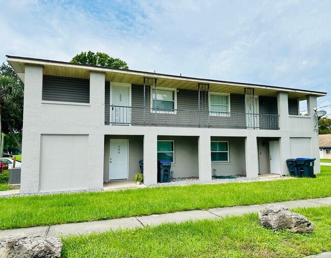 Primary Photo - 202 N Grannis Ave