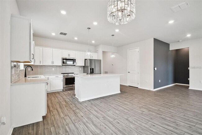Building Photo - 13144 Peachleaf Ave