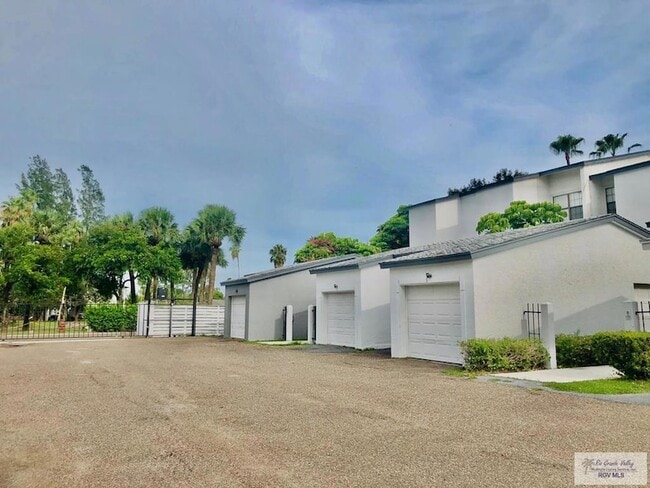 Building Photo - 322 McFadden Dr