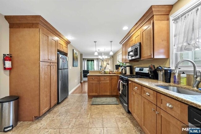 Building Photo - 47 Morris Pl