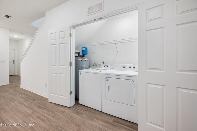 Building Photo - 36 Soria Dr