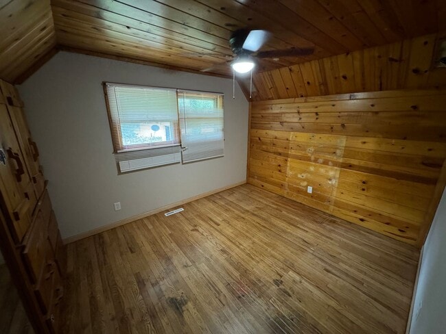 Building Photo - Lovely Ranch house available